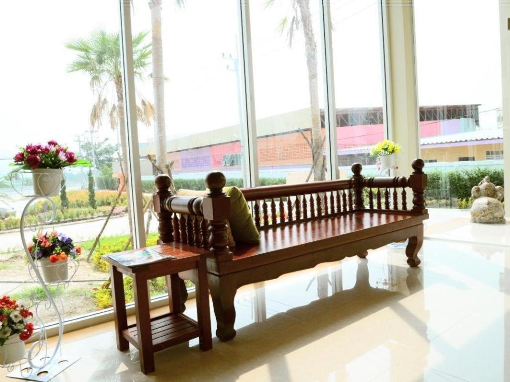 Juntima Boutique Hotel Phetchaburi Exterior foto